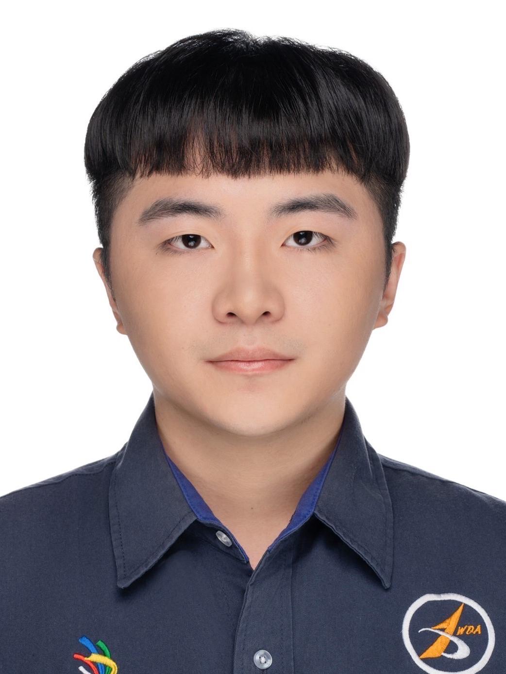 Portrait of YI-HSIANG HUANG