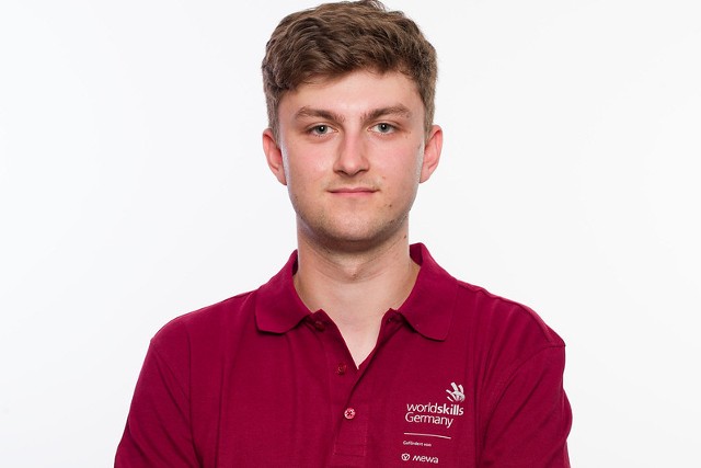 Portrait of MIKLAS SCHMIDT