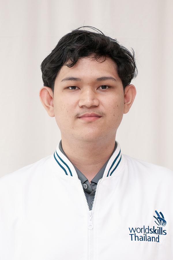 Portrait of Apisit Chaichot