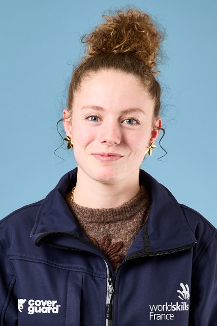 Portrait of MANON POUIVET